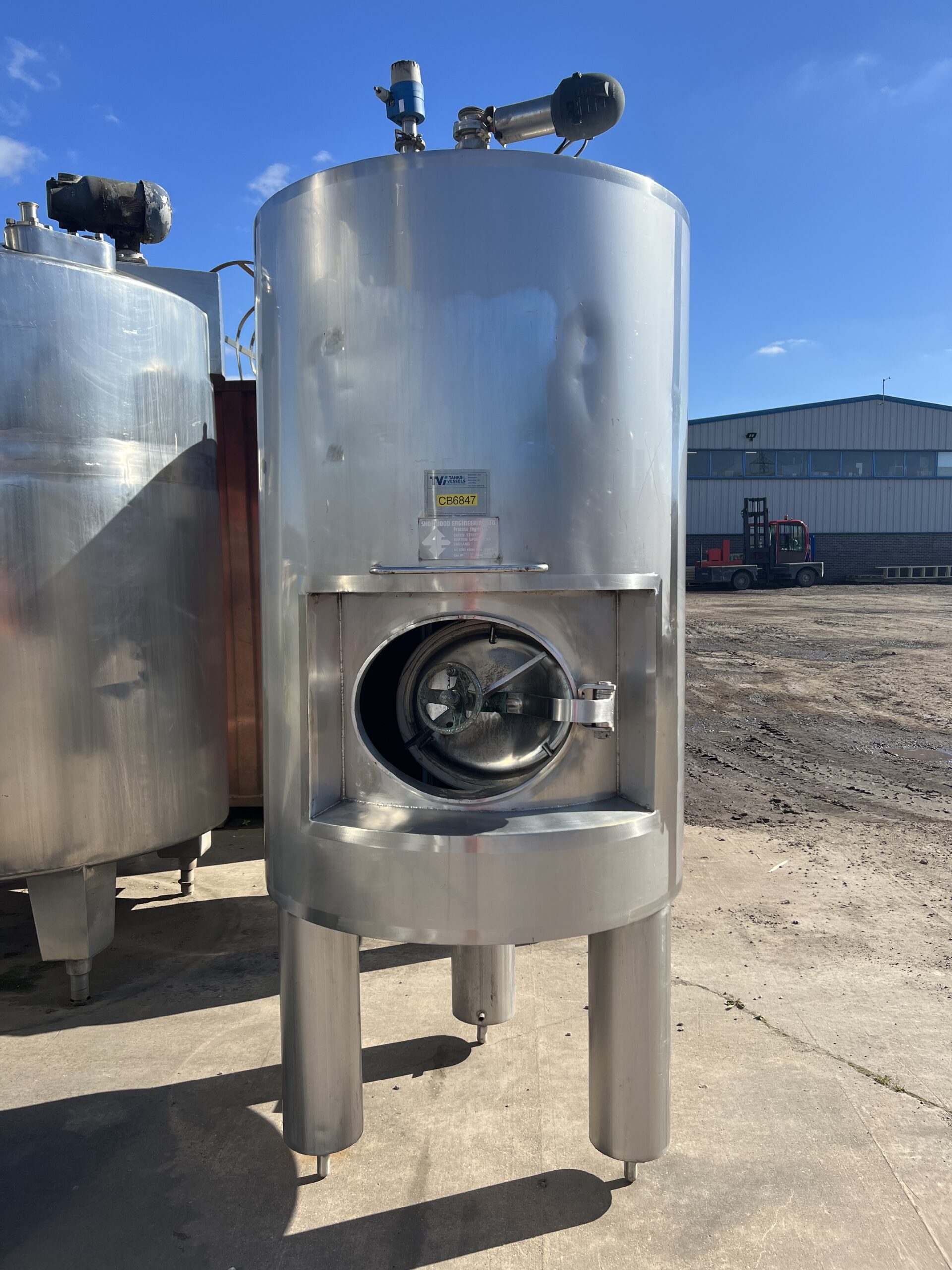 Used 950 Litre   206 Gallon Capacity, Vertical Stainless Steel 