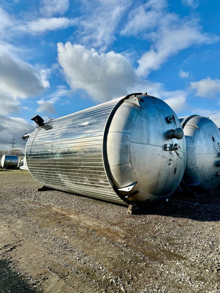 Used 102500 Litre 22552 Gallon Capacity Vertical Stainless Steel 304 Insulated And Clad Tank 8574